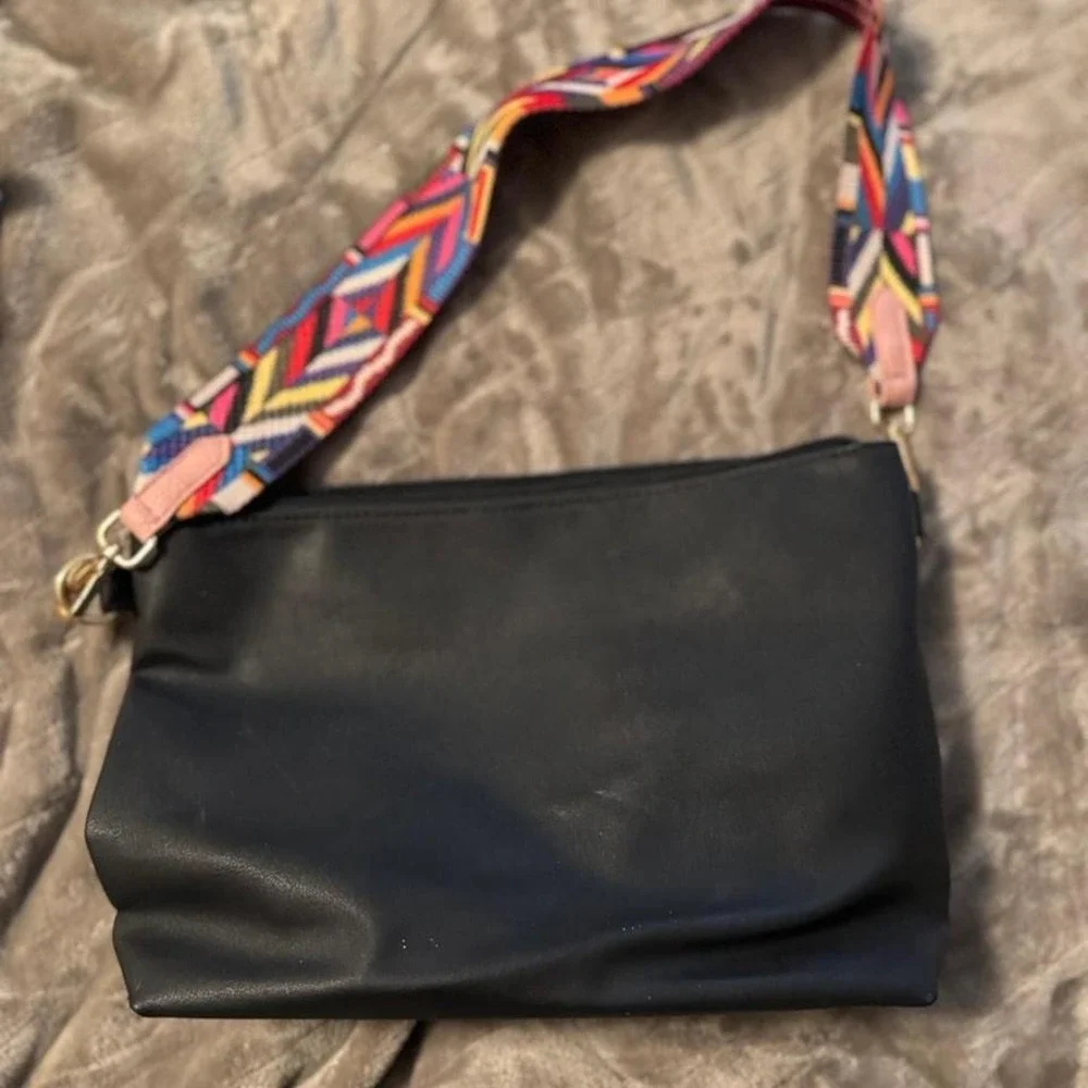 Black Vegan Leather Crossbody Bag with Geometric Guitar Strap and‎ Extra Strap